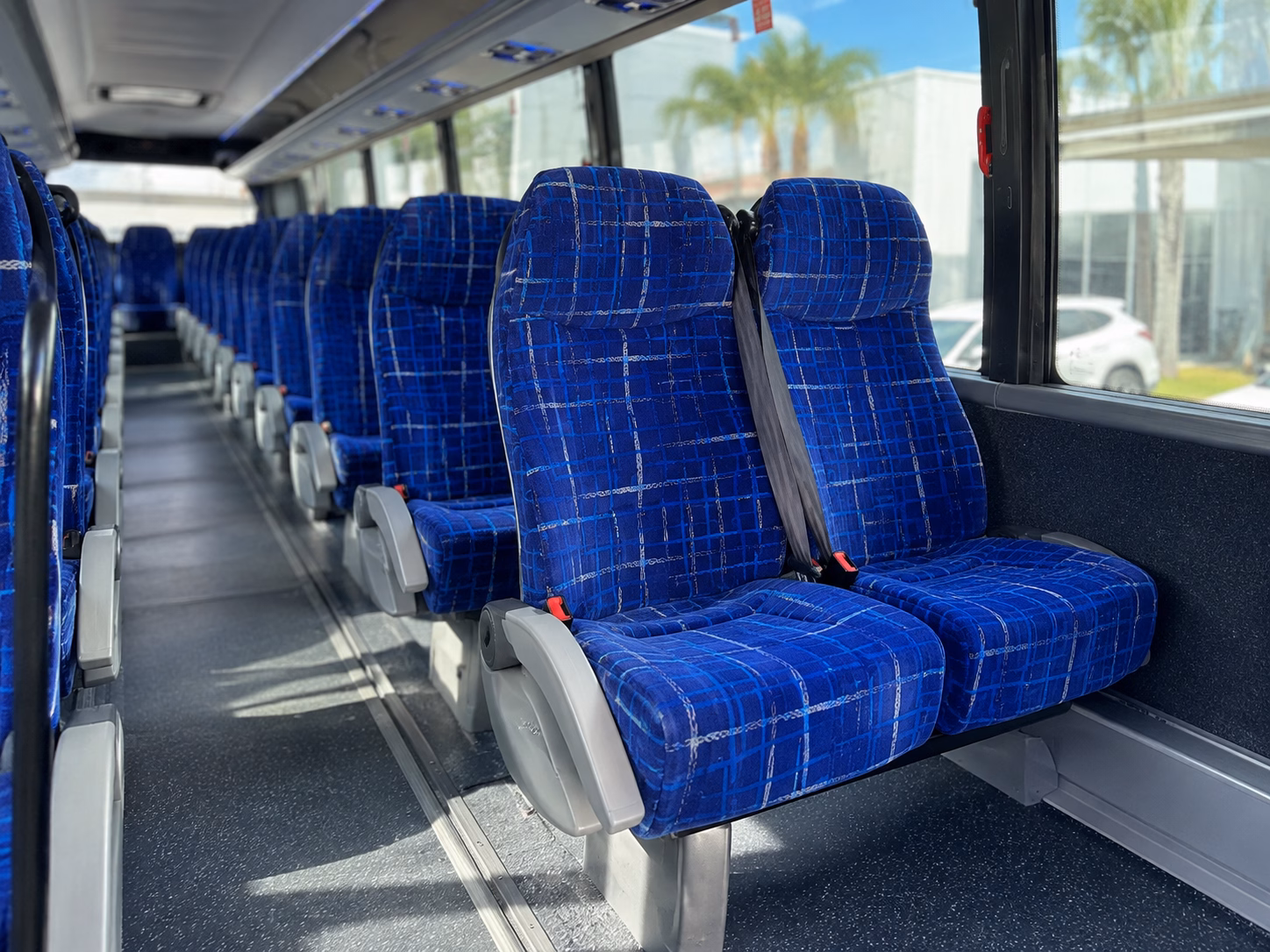 how the type of bus changes the price in lafayette louisiana